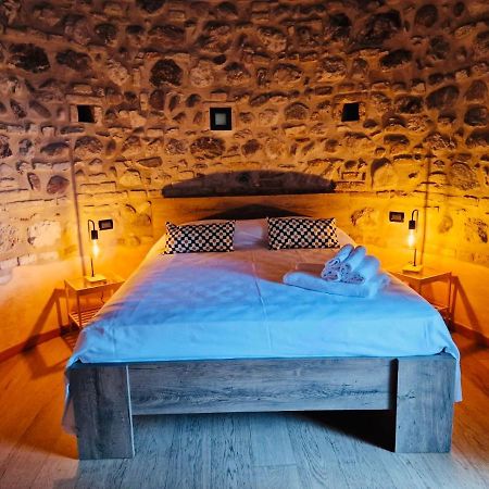 Thomas' Castle Apartment Pozzolengo Ngoại thất bức ảnh