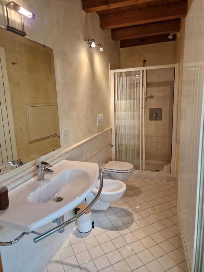 Thomas' Castle Apartment Pozzolengo Ngoại thất bức ảnh