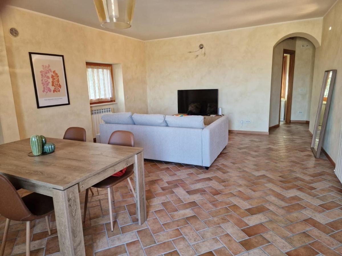 Thomas' Castle Apartment Pozzolengo Ngoại thất bức ảnh