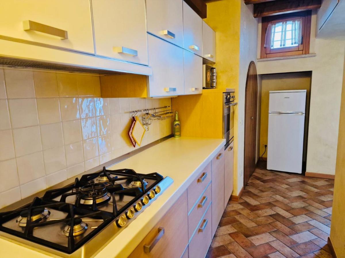 Thomas' Castle Apartment Pozzolengo Ngoại thất bức ảnh